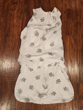 Halo Sleep Sack Swaddle White Sheep Sleeveless Size small 3-6 month